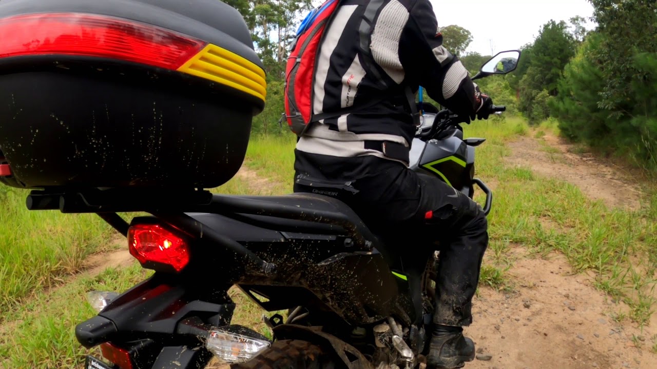 VERSYS-X 300 OFF ROAD! 😱 My first time on dirt tracks: MITAS E09
