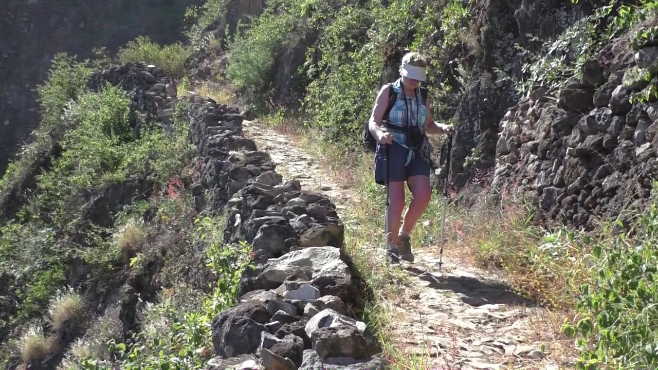 Cape Verde: Cova Crater to Paul Valley