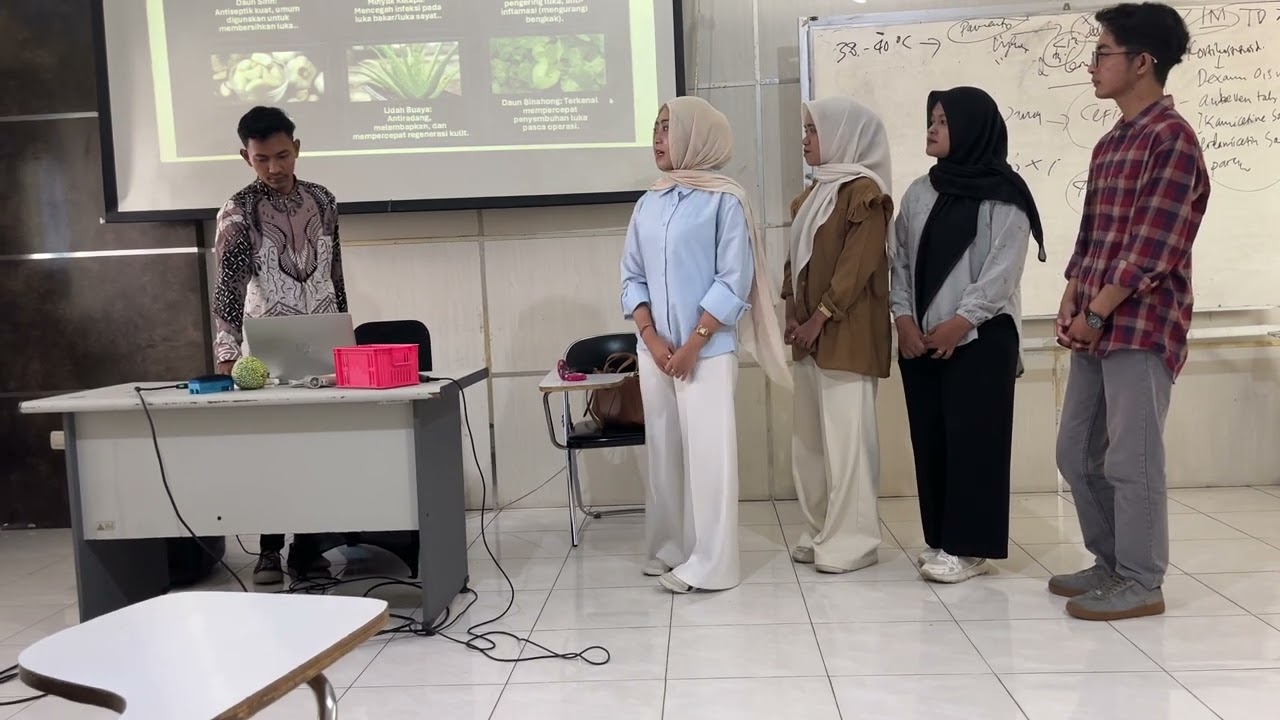 Presentasi terkait fenomena perawatan luka berdasarkan budaya lokal
