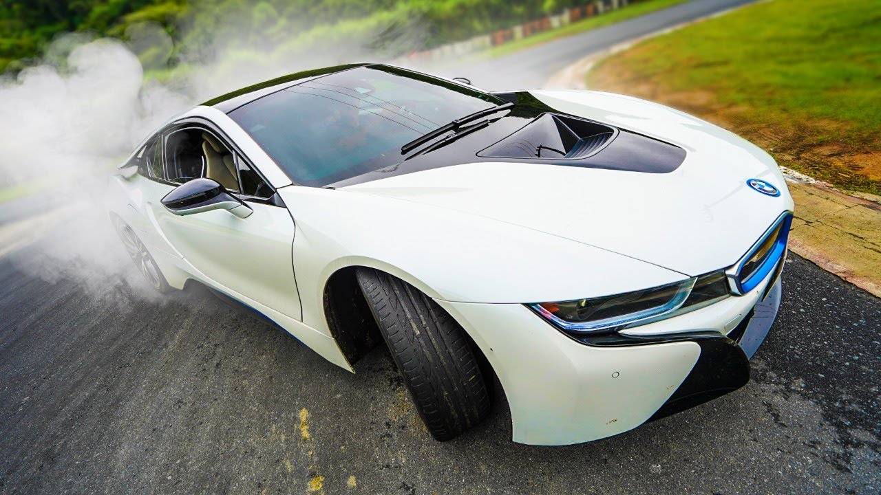 TENTEI FAZER DRIFT COM A MINHA BMW I8 😲 *nunca faça isso*