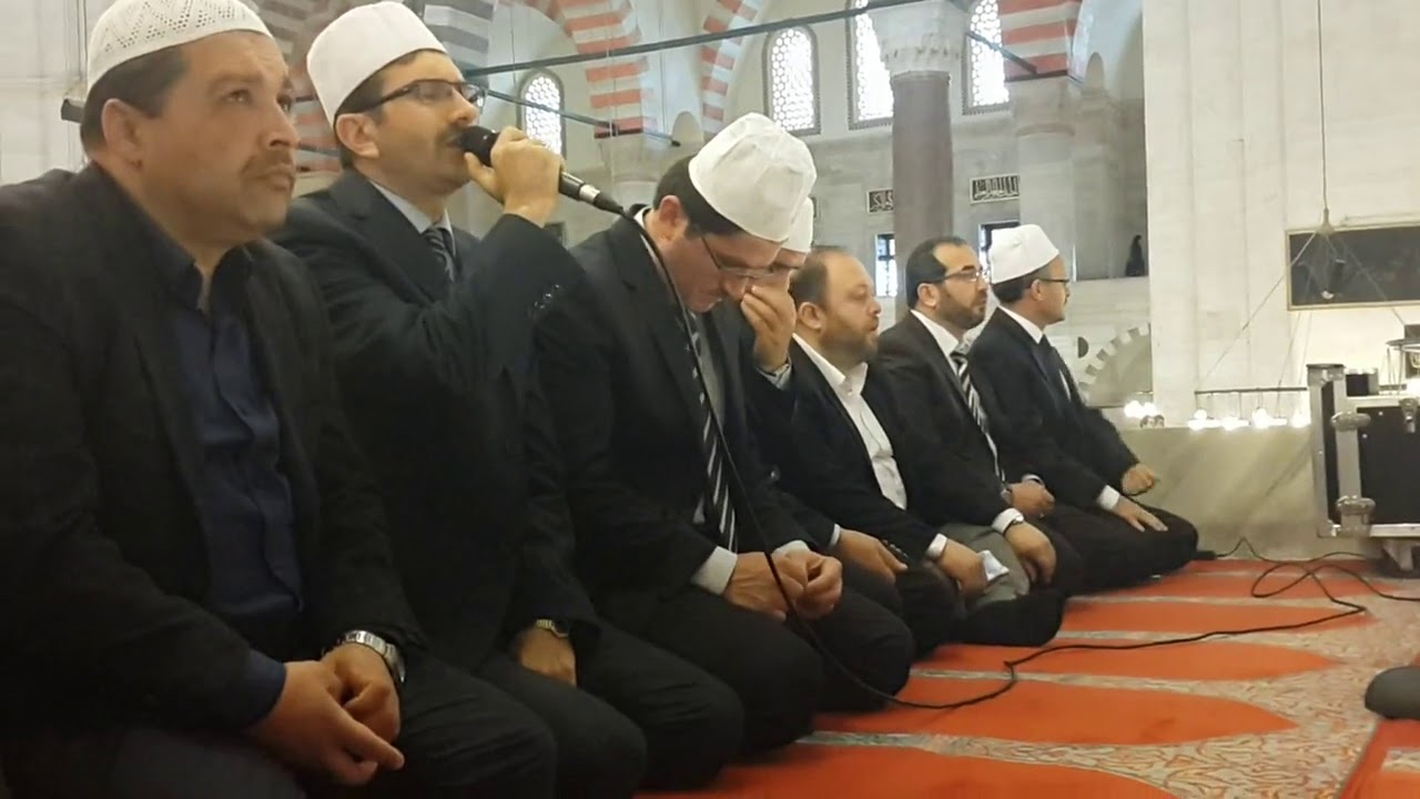 Süleymaniye Câmii'nde  Hicaz Makâmı'qnda Cuma İç Ezanı Okuyan: Hasan Lütfi Ramazanoğlu