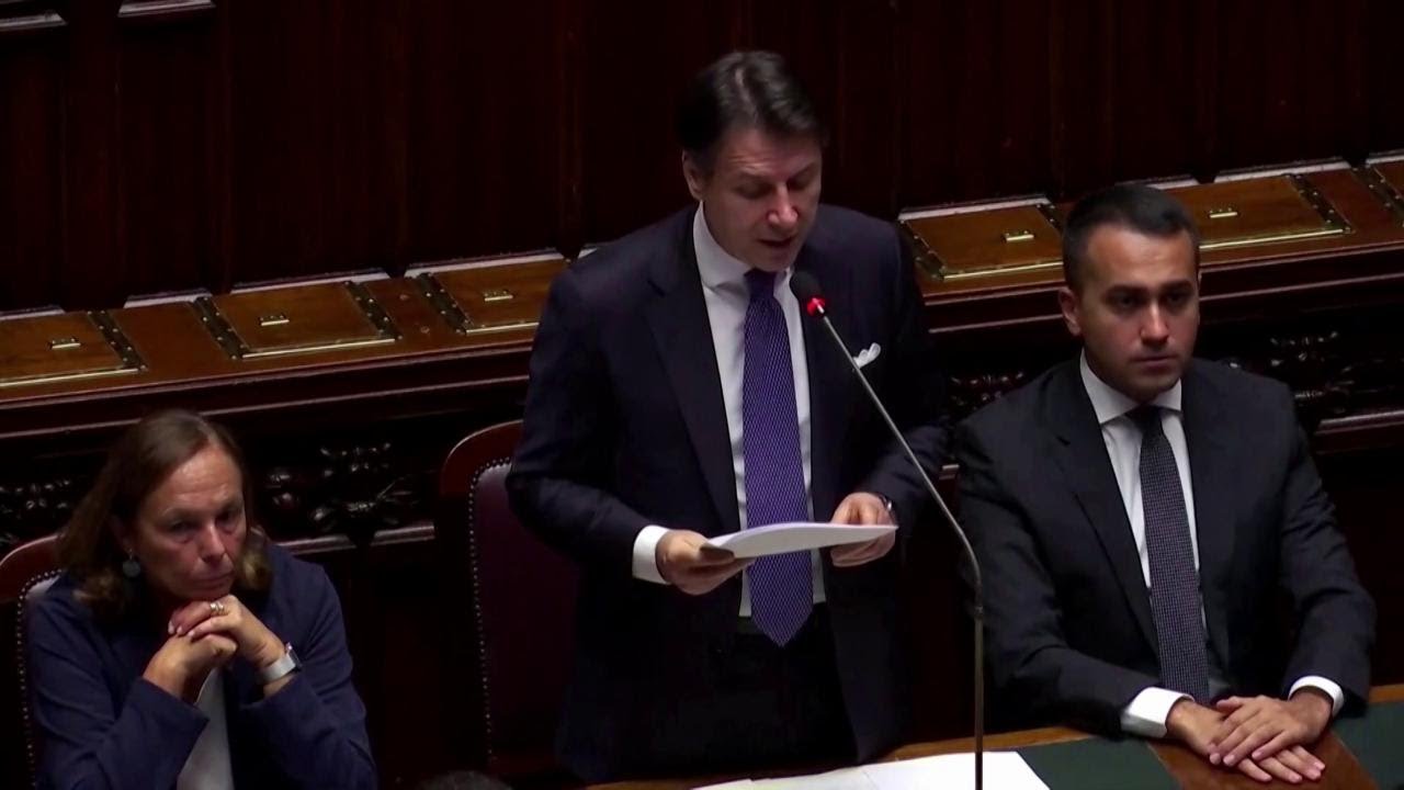 Fiducia al Conte bis: il premier rimprovera il deputato, Fico lo 