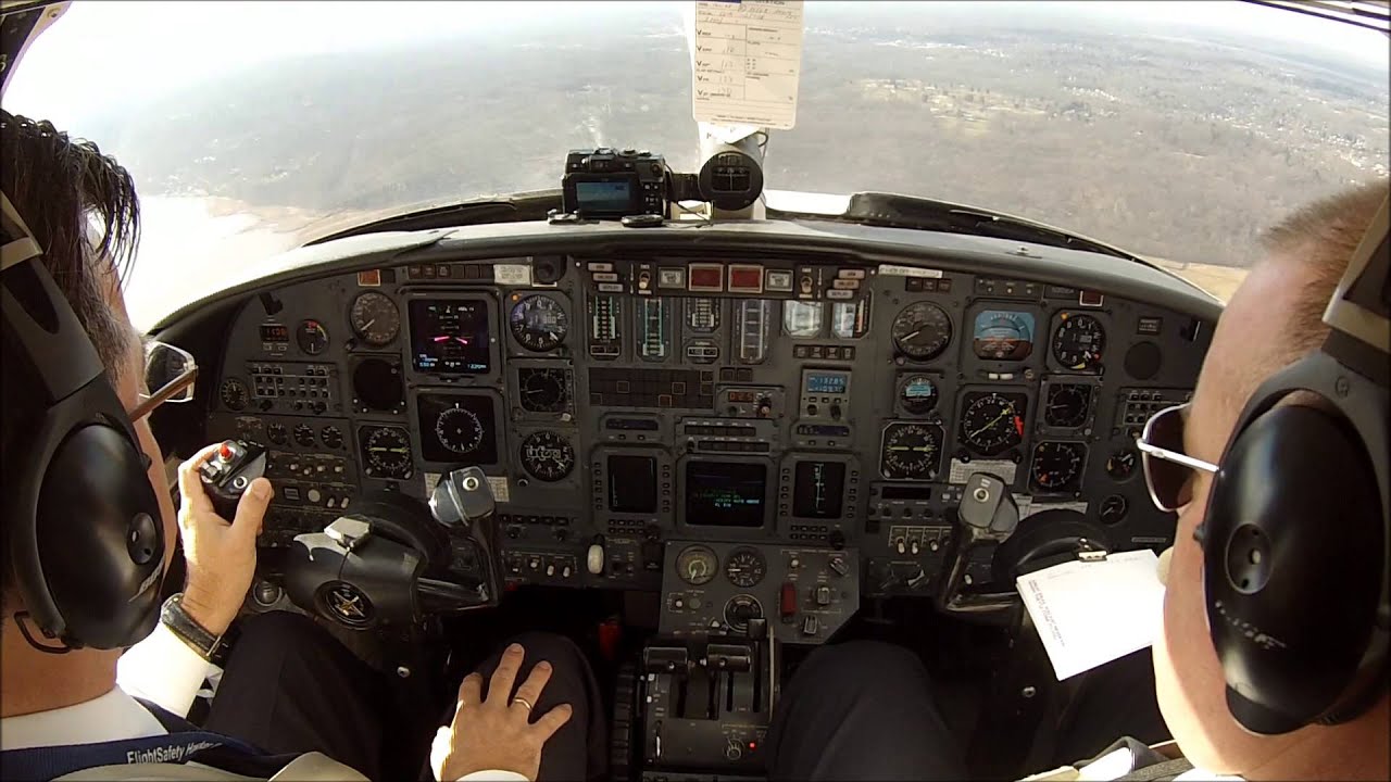 VFR flight in a Citation V jet - cockpit view
