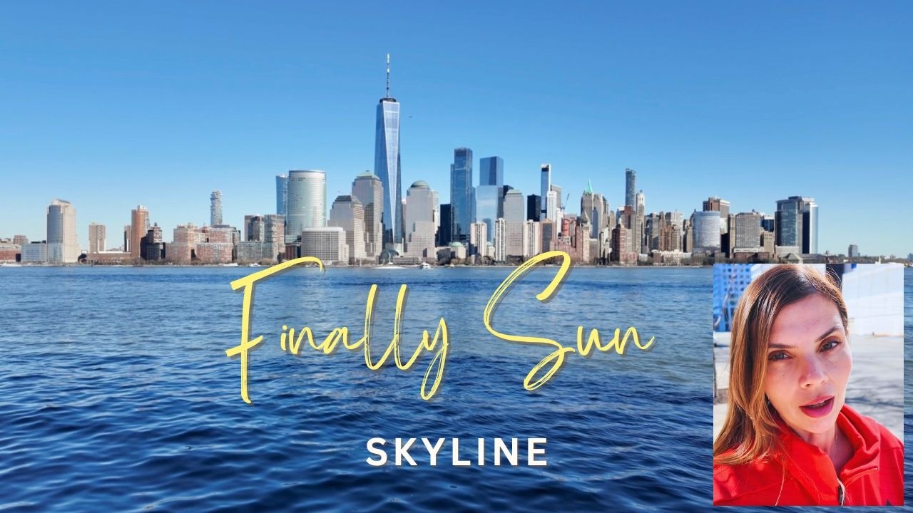 Beautiful Sunny Day at the Waterfront /NYC Skyline & One World Trade Center