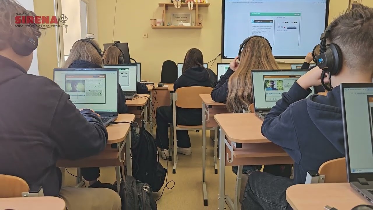 Žaneta Motuzienė pristato J. Tūbelio progimnazijos anglų kalbos laboratoriją