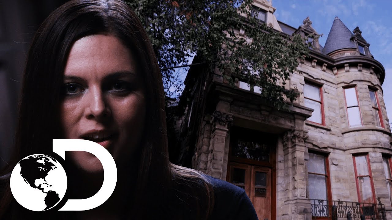 ¡Nick y Katrina investigan el castillo Franklin! | Encierro Paranormal | Discovery Latinoamérica