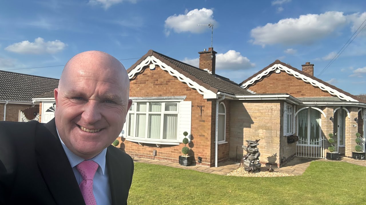 Property for sale in Nuneaton - Grasmere Crescent, St Nicolas Park with Sheldon Bosley Knight