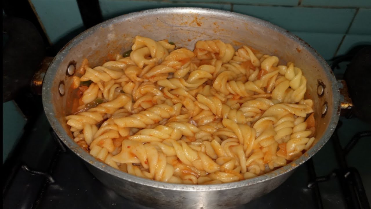 COMO FAZER MACARR&Atilde;O PARAFUSO   com MOLHO PR&Aacute;TICO🍜