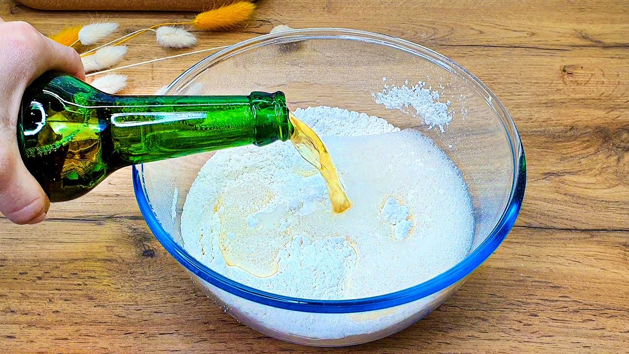 Просто смешайте пиво с мукой и у вас получится вкусный хлеб. Быстрый рецепт хлеба. пекущийся хлеб
