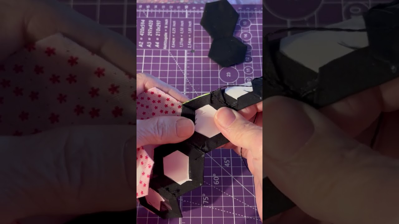How to make a Hexagon English Papers Piecing quilt | Part #10 Sew 1st background strip on 💕🌸