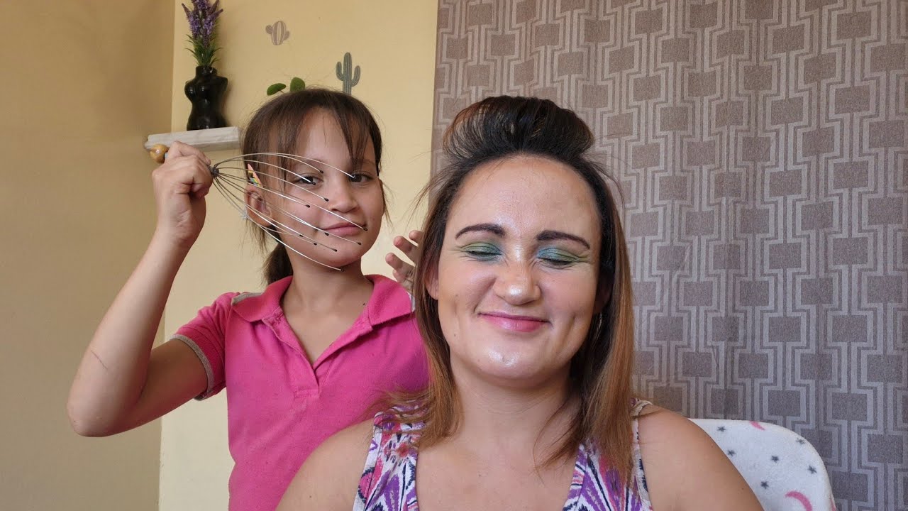 Asmr - Relaxing hair playing and makeup application by young girl / Skylar does her mother's Makeup