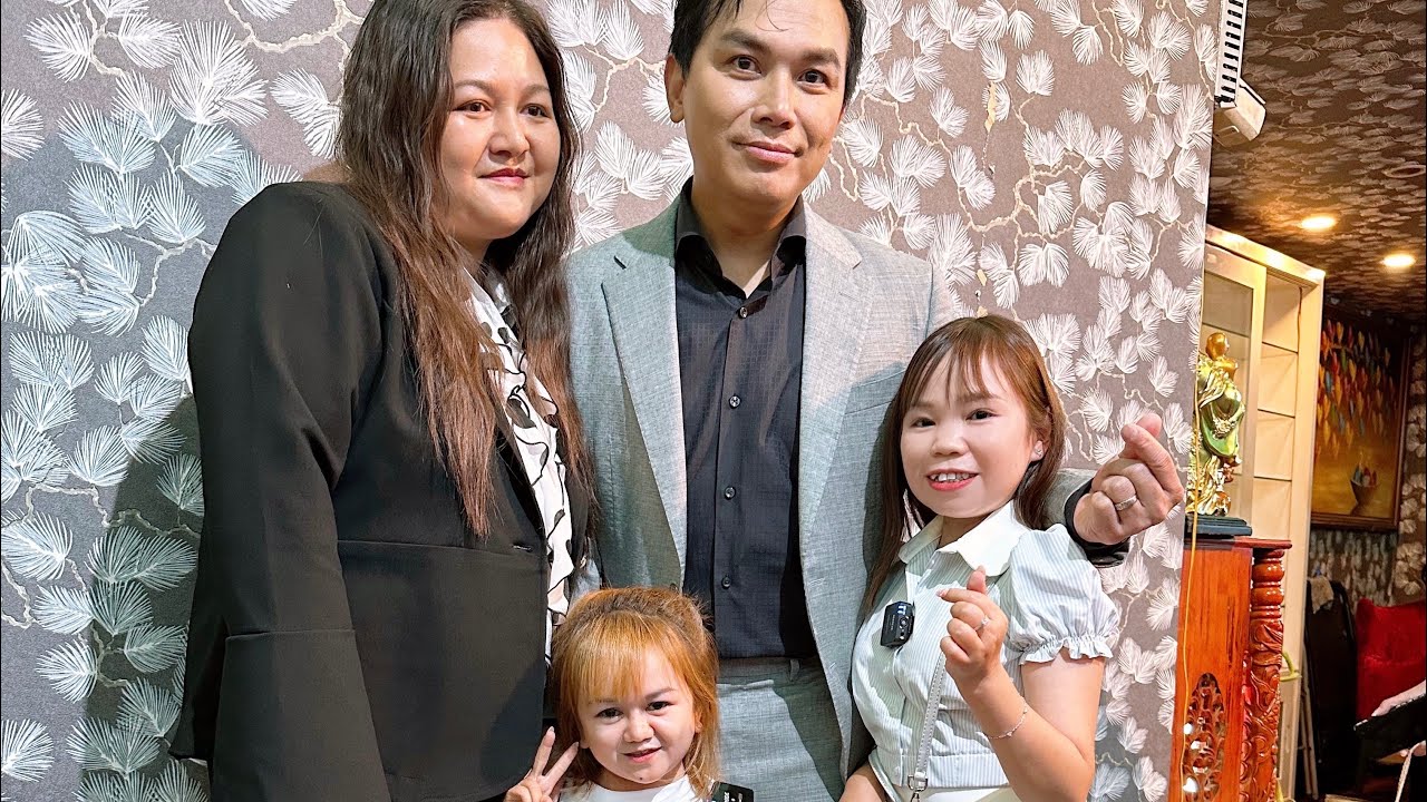 Cô Chủ Nhỏ và Huyền Hrê chia tay cả nhóm đi xem liveshow Ca sĩ Mạnh Quỳnh cùng chị Thảo