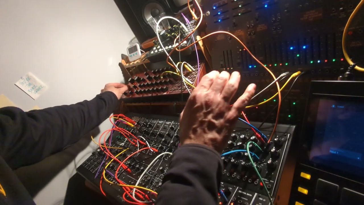 Threatening pulse #Live #ModularSynth #Eurorack #Ambientmusic #GenerativeMusic