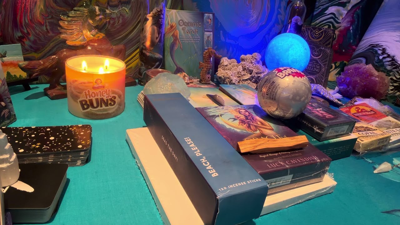 Pisces ♓️ 🧜🏻‍♀️🌊Happy Birthday 🎁 Solar return- Sneek Peek 🫣 New Oracle and Tarot for March - Choices