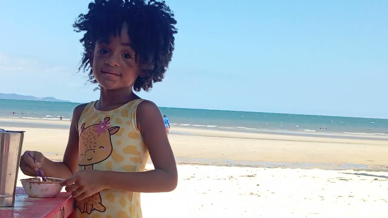 Hadassa e Antonella na praia 🏖️ em fevereiro de 2026
