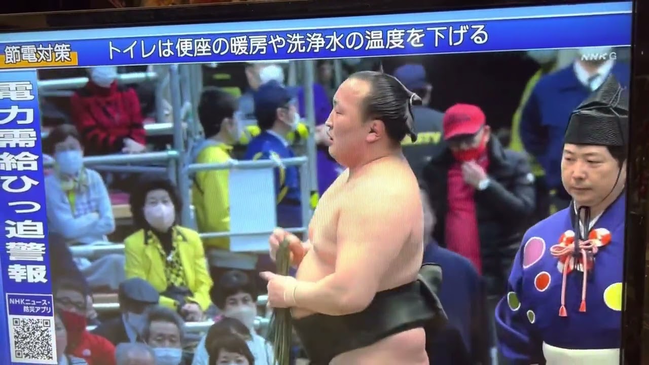 喧嘩相撲　張り手にキレて蹴返し弍回