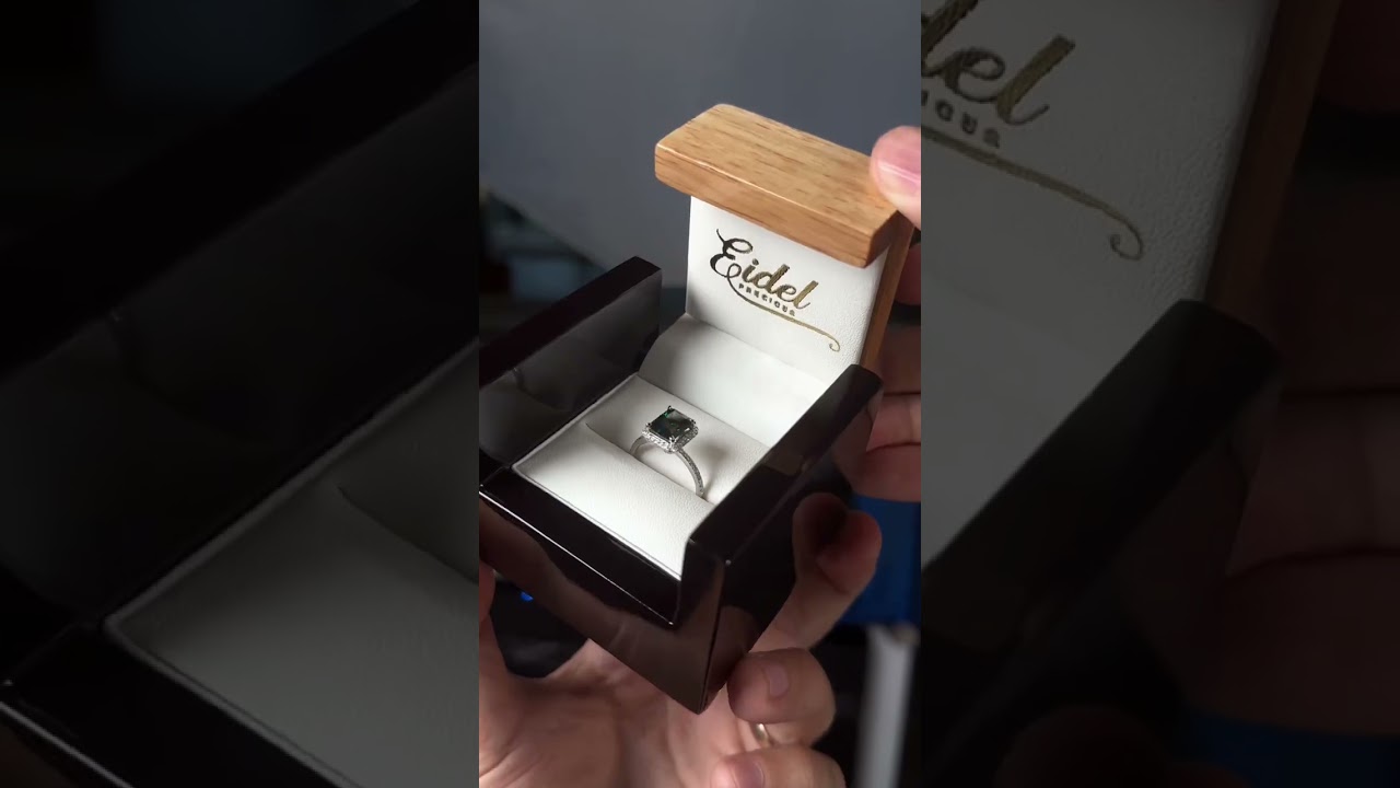 Engagement ring photo idea 📸