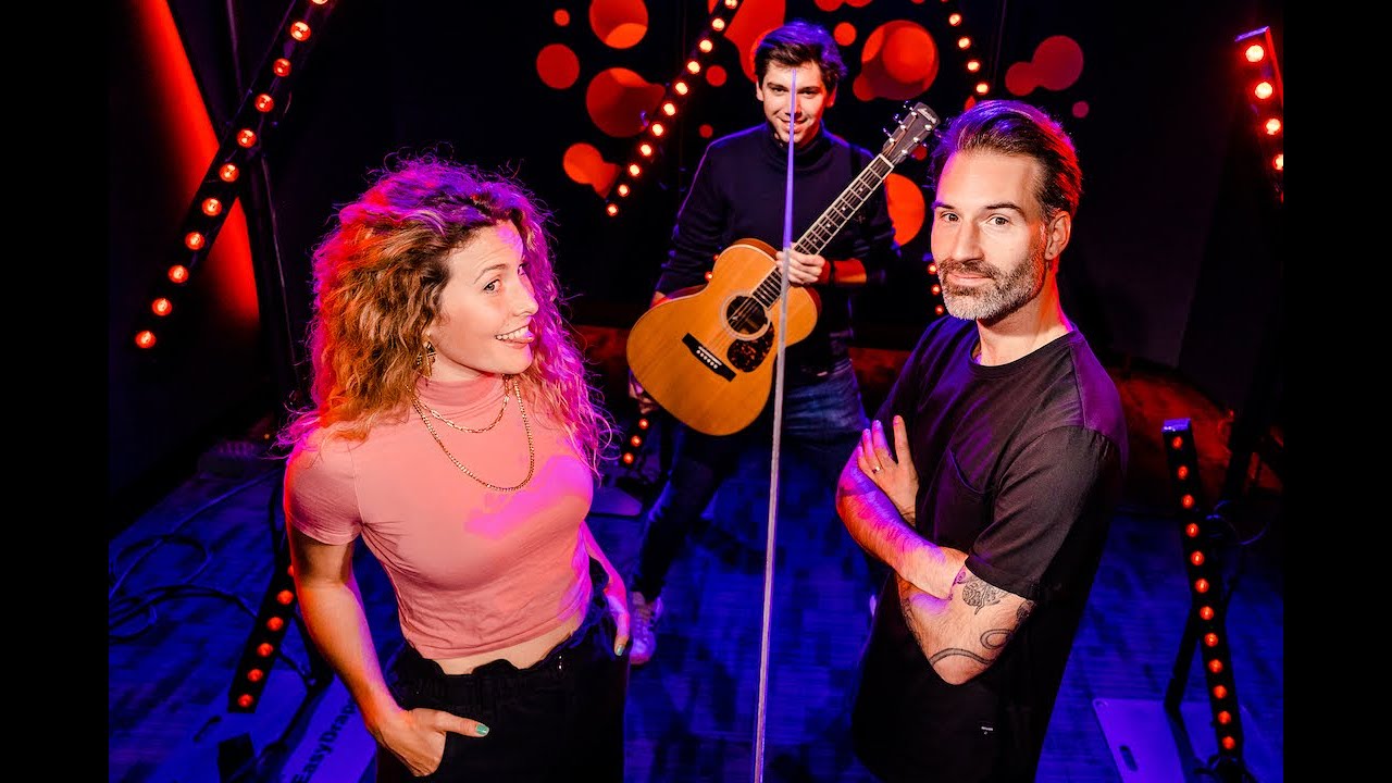 Sean en Maureen coveren jullie #1 'Walk On Water' | Top 500 van de 00's