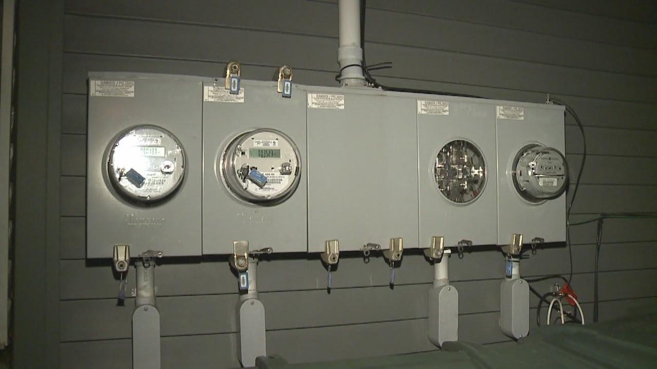 Cops: Woman stole thousands in electricity