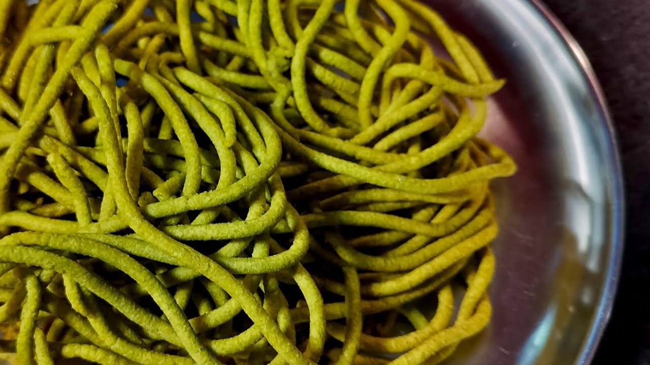 होली स्पेशल सुपर टेस्टी महीनों तक खस्ता रहने वाली पालक की नमकीन 