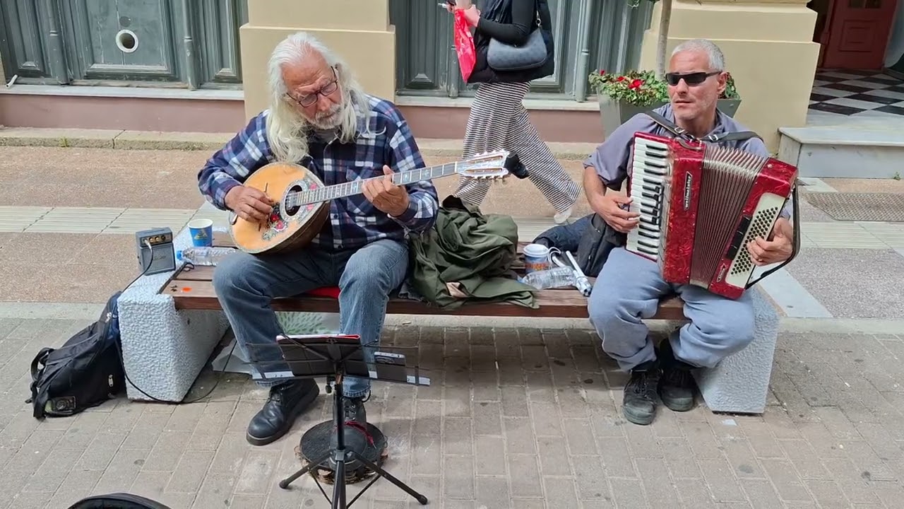 🇬🇷GREECE. STREET MUSIC MOΥΣΙΚH ΤΟΥ ΔΡΟΜΟΥ Σπύρος Κομπιλίρης μπουζούκι🪕Nίκος Μιχαλόπουλος aircondeon🪗
