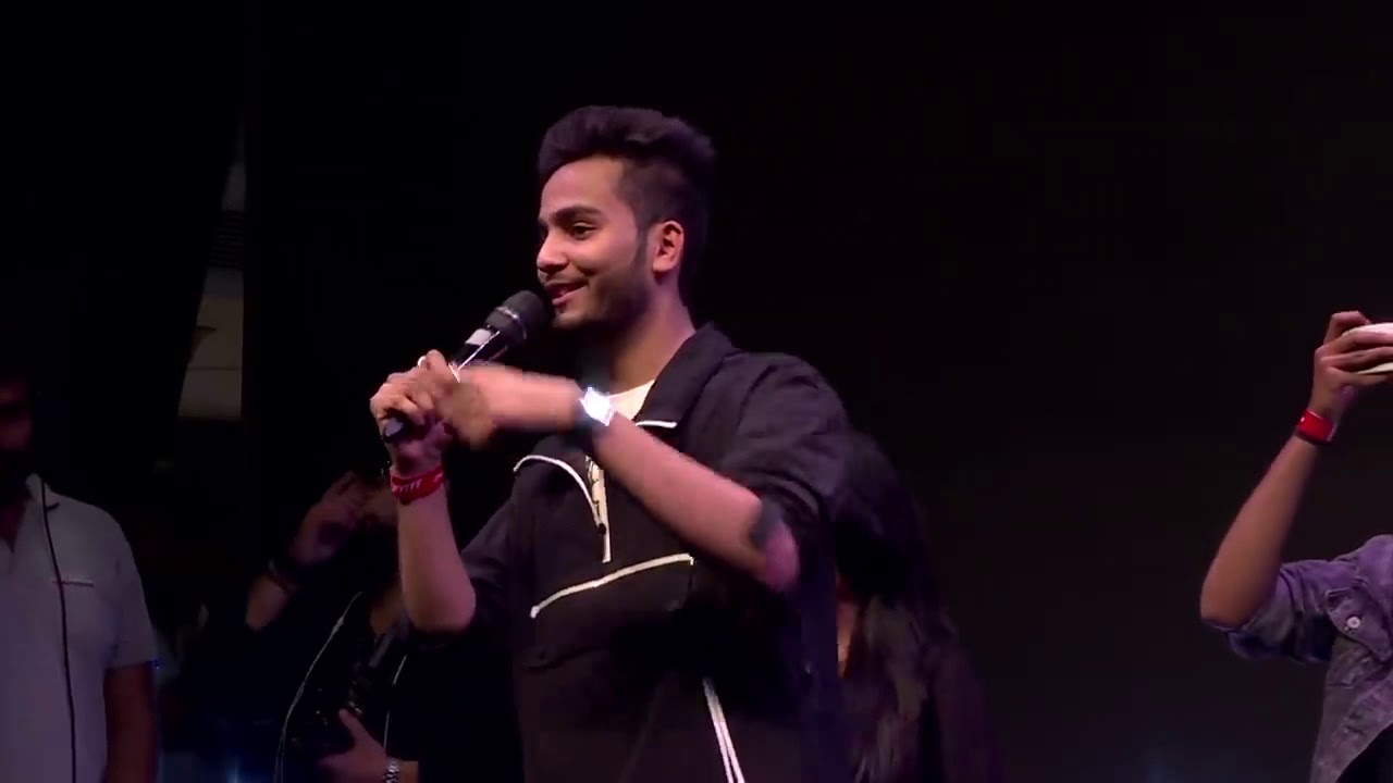 Elvish yadav! ELVISH YADAV YOUTUBE FANFEST 2019 LIVE PERFORMANCE #YTFF2019