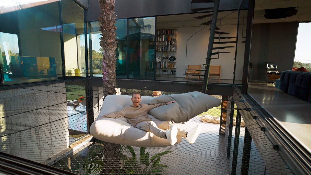 When You Build a Finca Around a Palm Tree