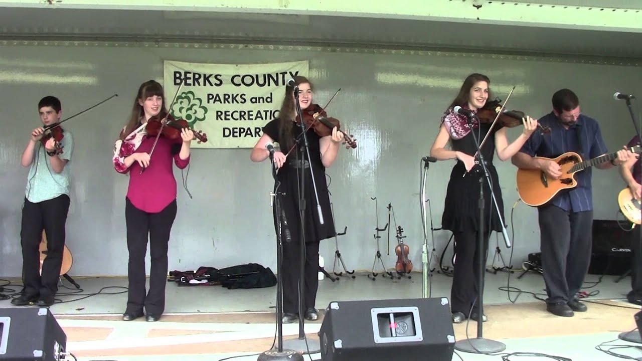Mountain Folk Acoustic Roots Fusion Show Highlights - 2013