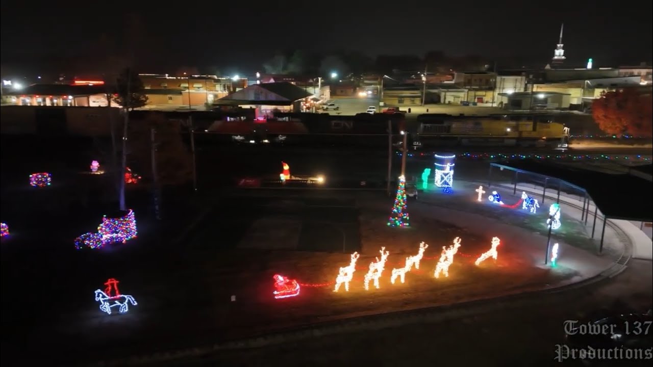 Railfanning Mineola, TX at the 2025 Christmas Lights Display!