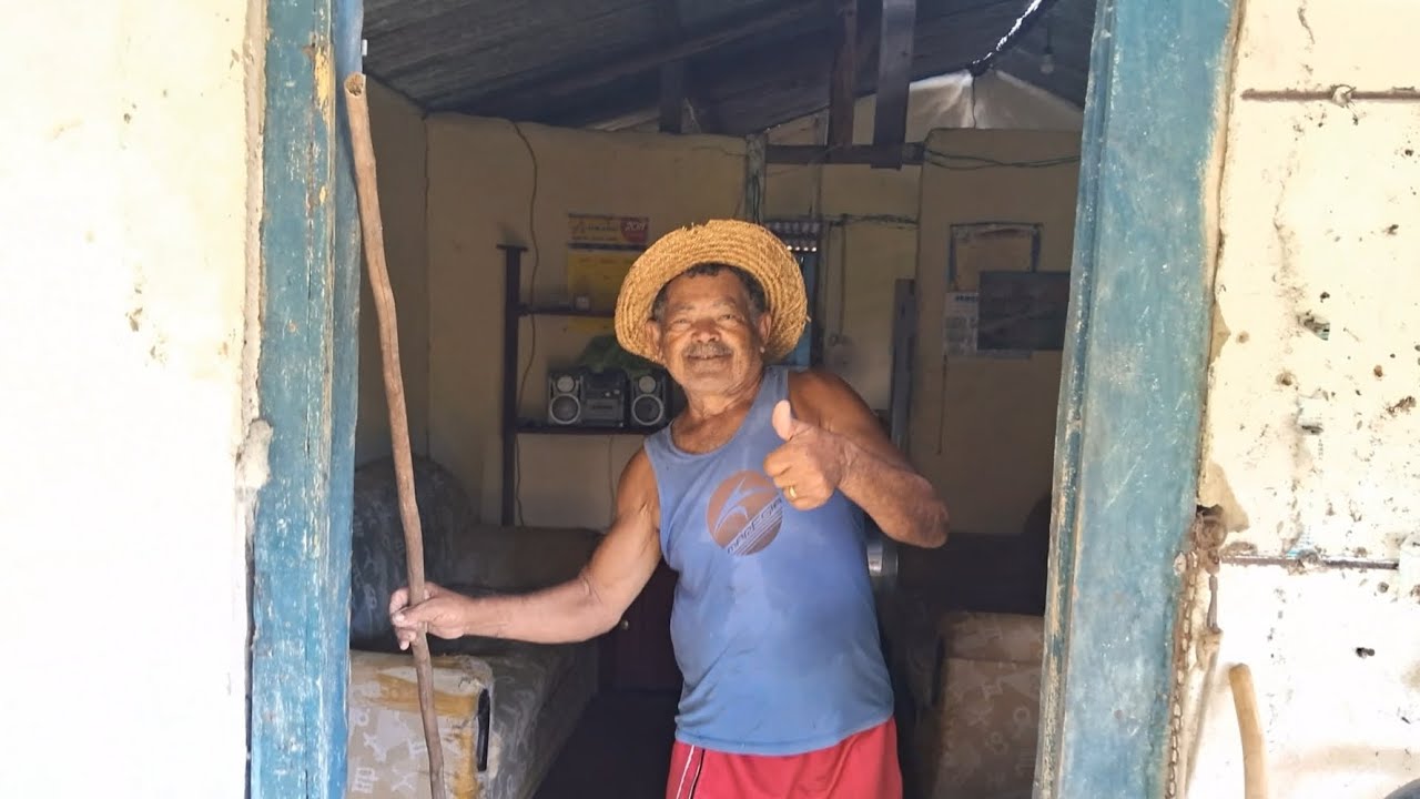 Você Não Vai Acreditar Como Esse Idoso Vive Aqui sozinho 