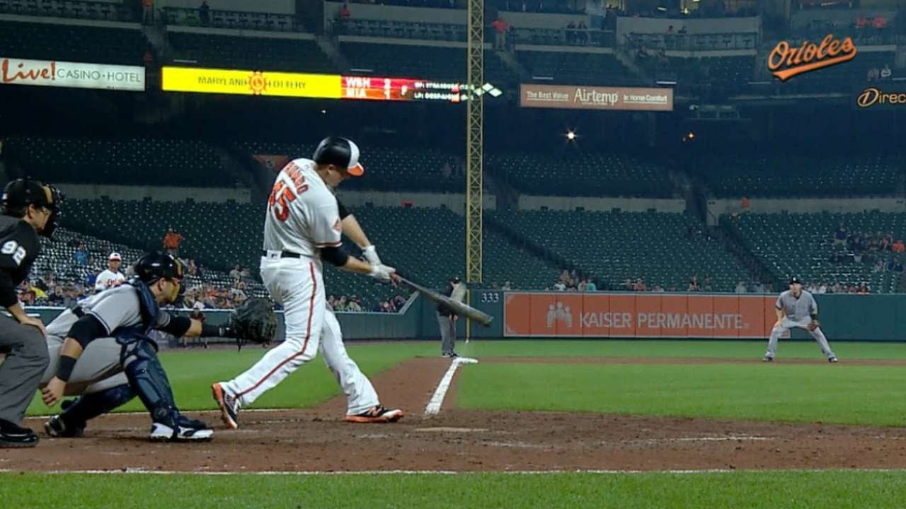 NYY@BAL: Trumbo mashes his 200th career home run