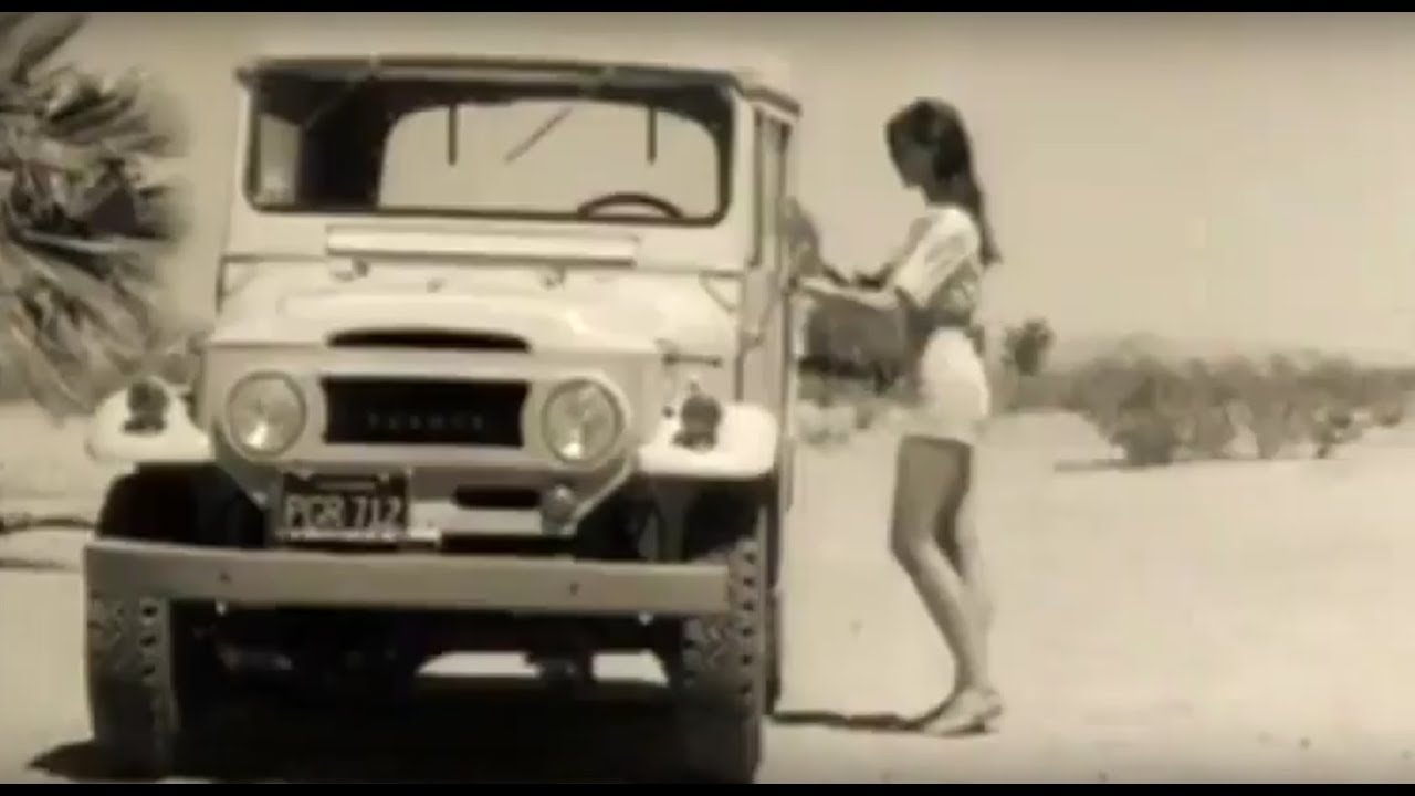 Toyota LandCruiser FJ45 pickup and FJ40 softtop vintage car chase