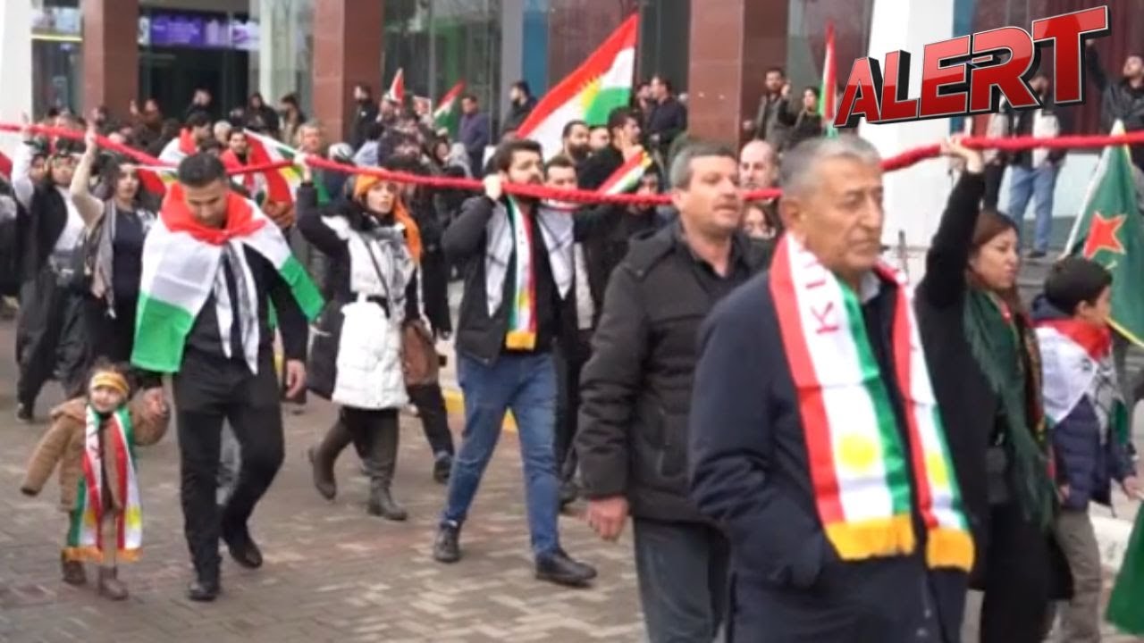Иракские курды собрались в Сулеймании на митинг в поддержку сирийских курдов после прекращения ог...