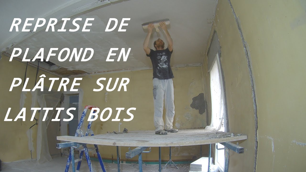Reprise d'un plafond en plâtre, sur lattis bois.