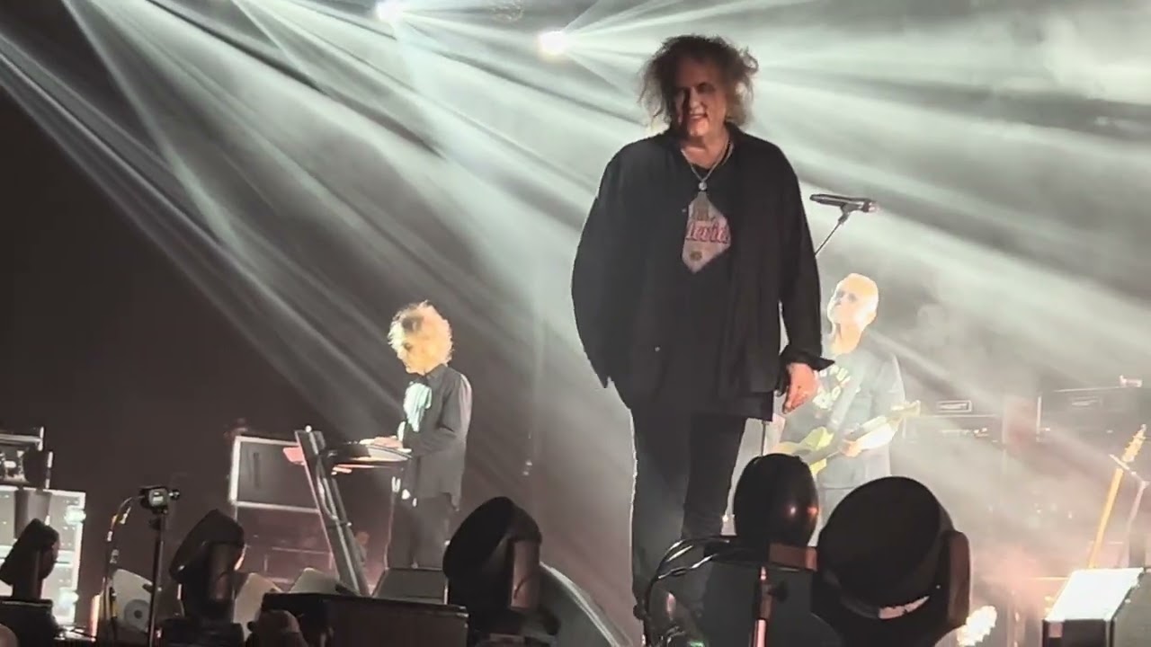 The Cure - Alone 4K live at Montevideo 27 Nov 2023 - official first single of Songs of a Lost World