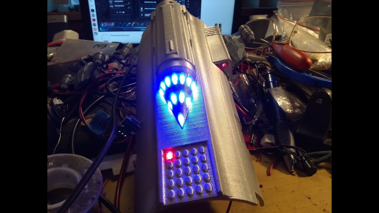 MANDALORIAN LEFT GAUNTLET W LEDS
