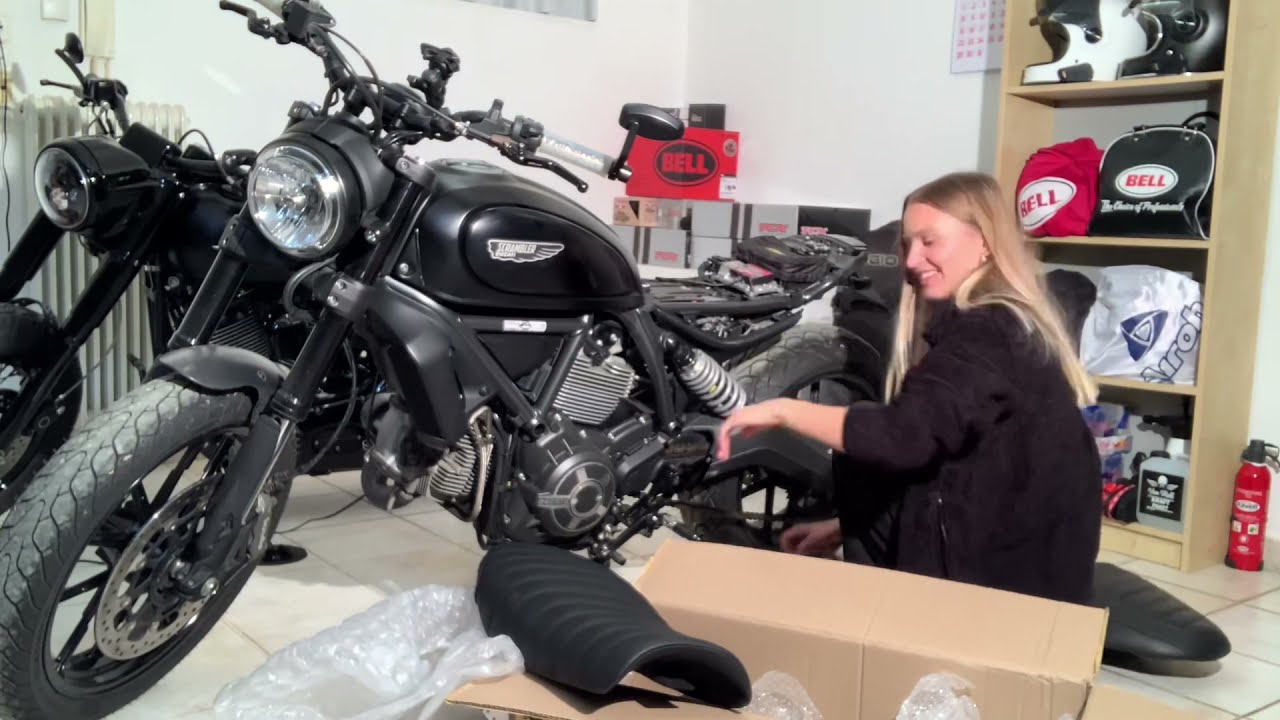 New Seat for my Ducati Scrambler / Dominika Rides / Mugello - Extra Slim Seat Classic Vintage