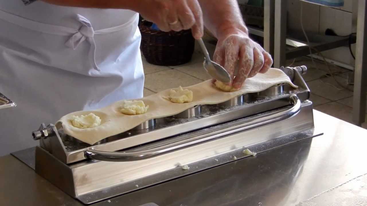 Ręczna pierogarka - formierka do pierogów