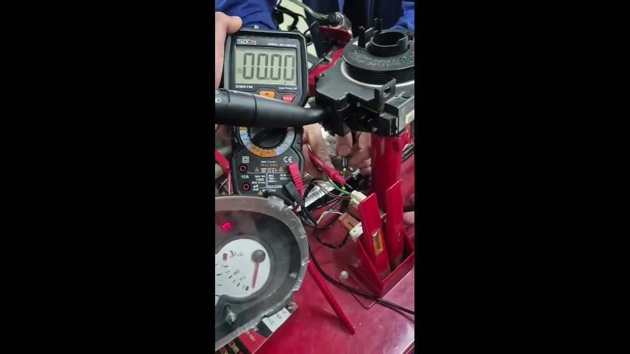 Comprobacion de fusibles e interruptores BSI y BMI, en 1.6hdi