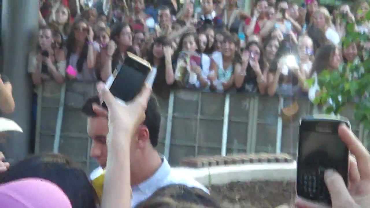 Mario Casas y Clara Lago en Barcelona presentando TGDT