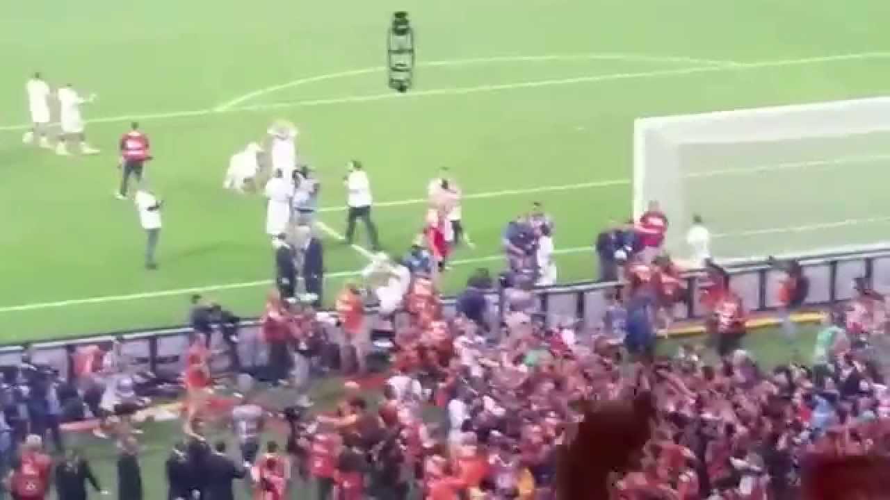 Auf Uns (Ein Hoch) von Andreas Bourani beim WM Finale aus der deutschen Fankurve