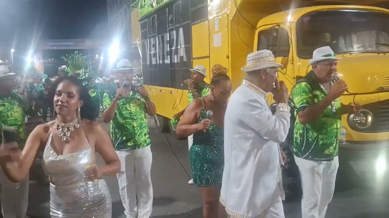 DESFILE GIGANTE DO SAMBA