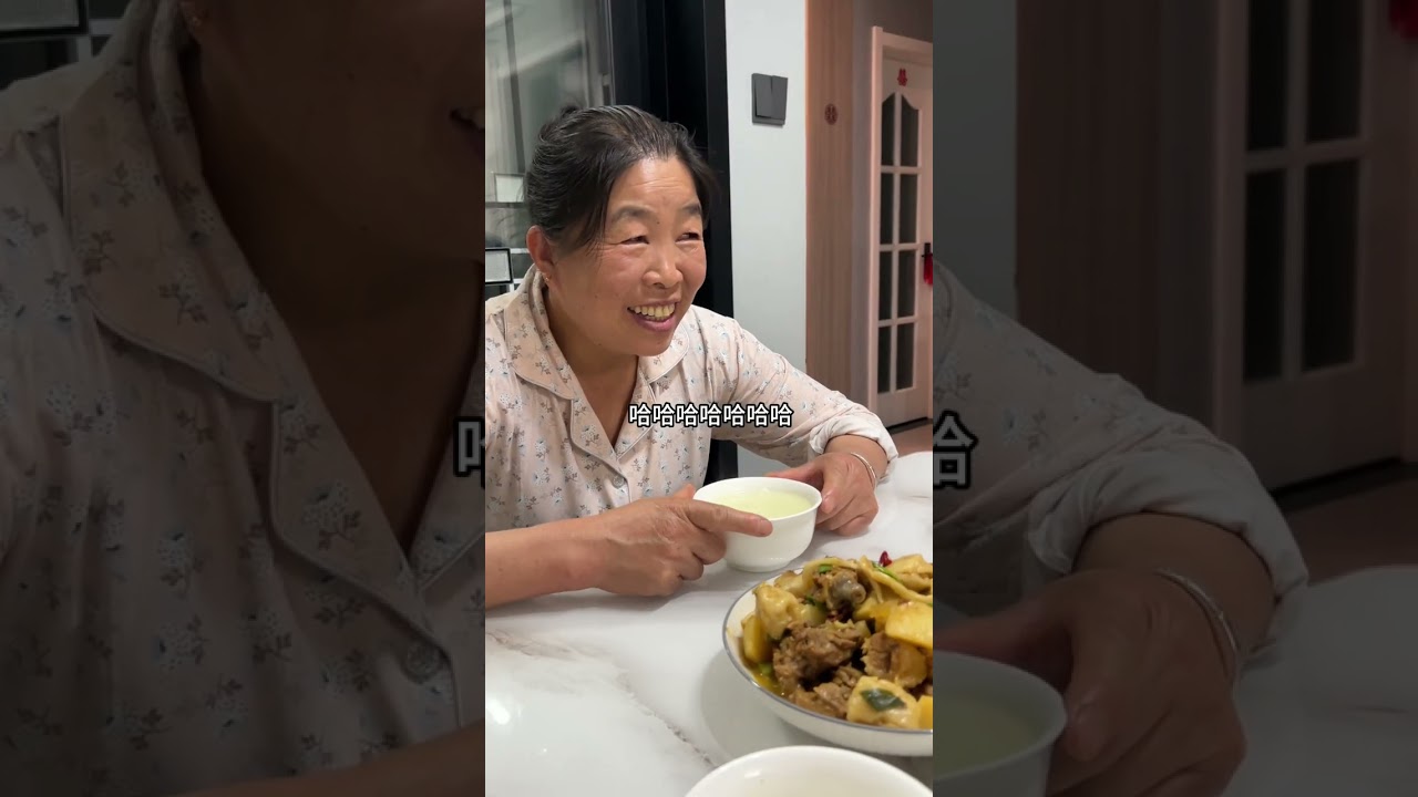 快乐是什么，快乐就是离娘家近，回家不用看天气，不用等放假，随时蹭吃蹭喝，吃的吃上，拿的拿上#无论嫁多远娘家永远你都是最坚强的后盾  #近嫁的姑娘