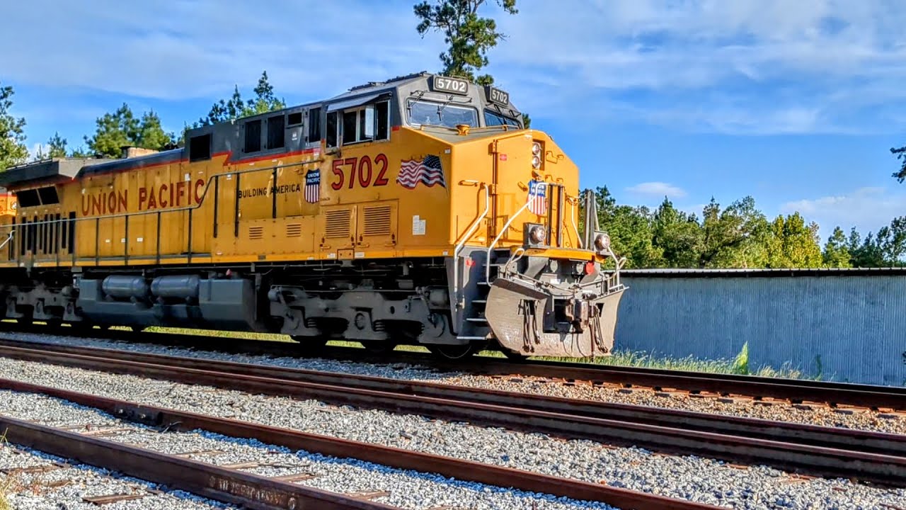UP5702 Leads a nice 2x0 WB Manifest (2024) 
