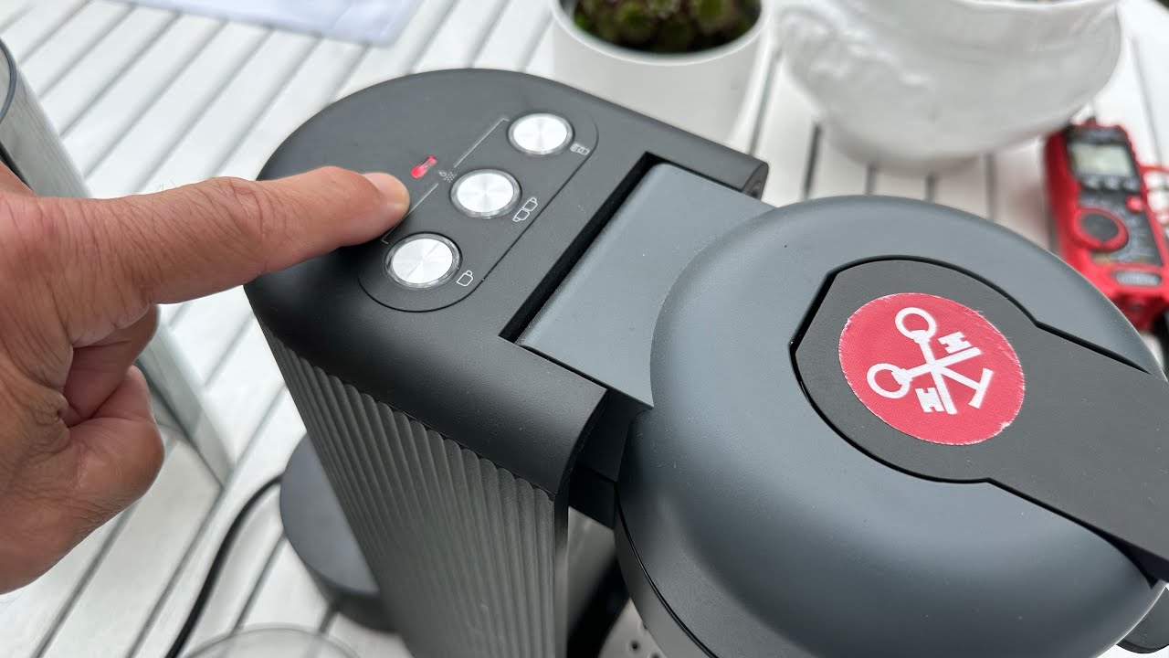 Woher weiß meine Kaffeemaschine das der Tank leer ist?