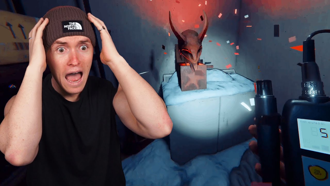 The NEW Phasmophobia Christmas Update is SCARY...