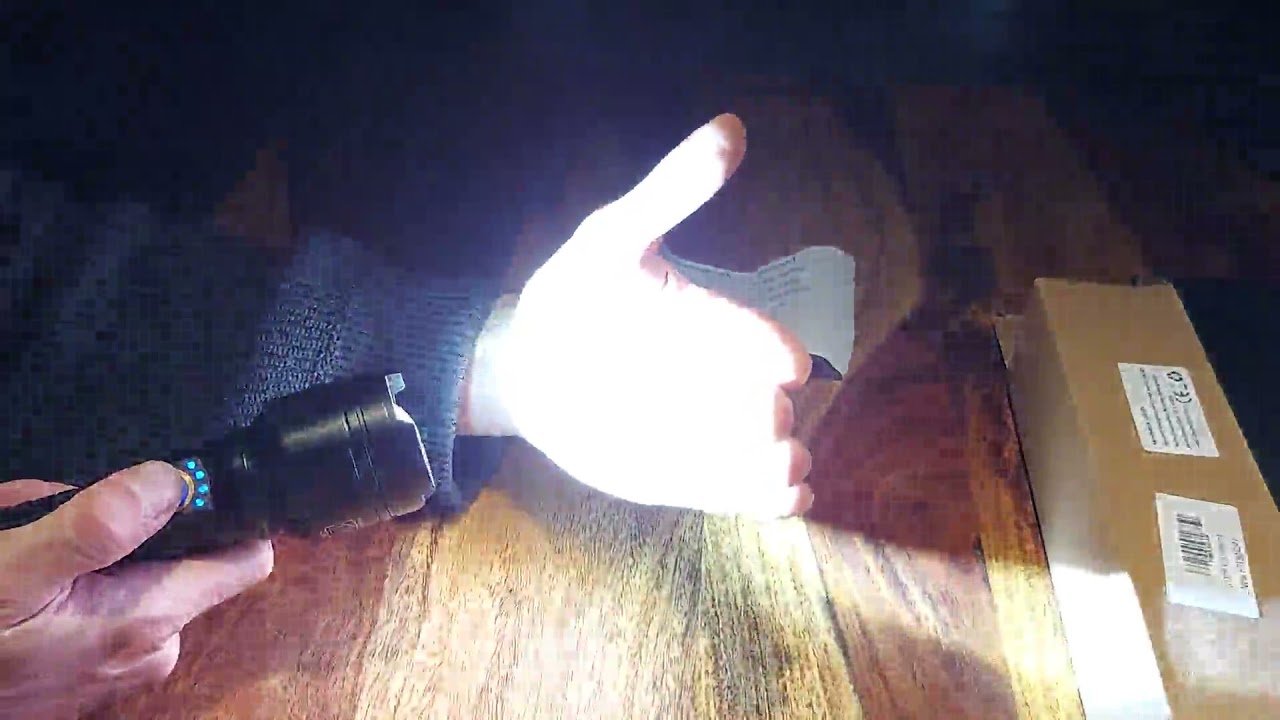 JESTOP XHP90 LED Taktische Taschenlampe, Schwer, gro&szlig;, daf&uuml;r zu wenig Funktion und Licht!