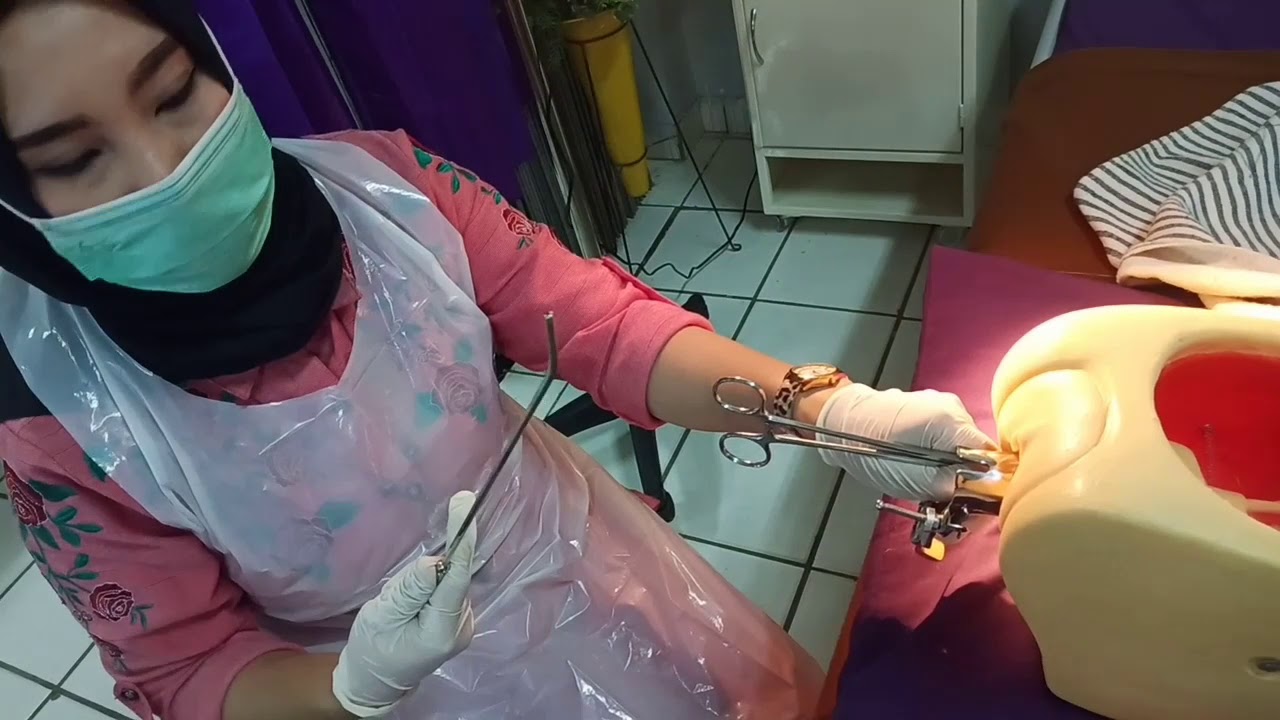 Praktikum Pemasangan Alat Kontrasepsi Dalam Rahim (AKDR)