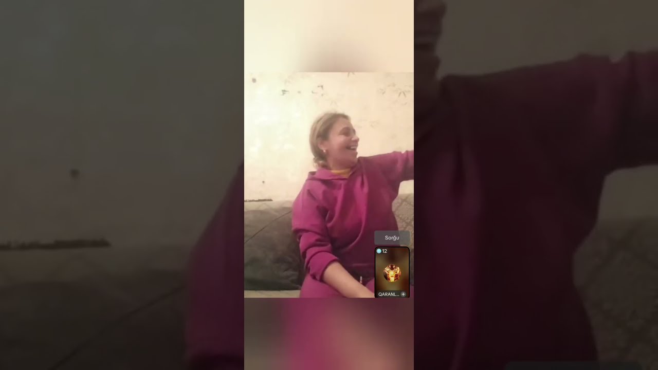 Füzuli xəstələnib,Gözəl çıxıb divanın üstünə masaj edir😂