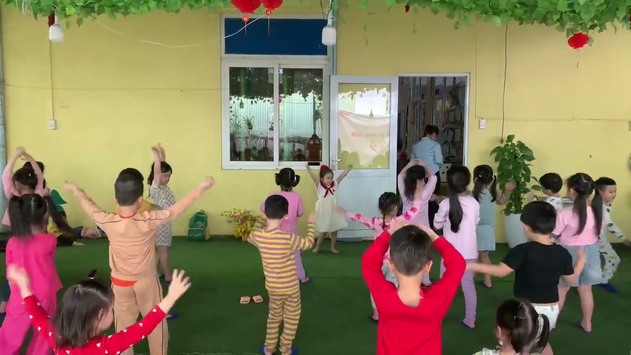 Thị Mây thị phạm